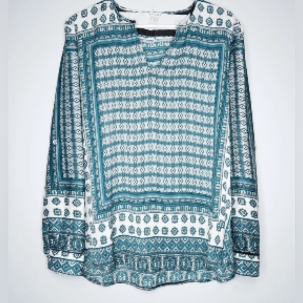 Francesca’s Miami Green and White Retro Split Neck Blouse.  Size Small